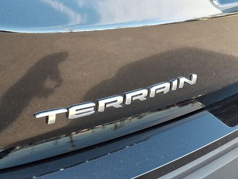 Used 2022 GMC Terrain SLE image 31