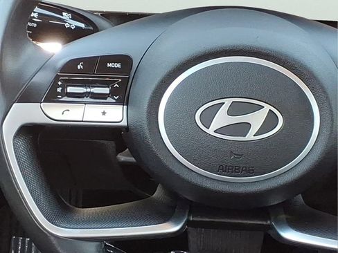 Used 2025 Hyundai Elantra SEL FWD image 10