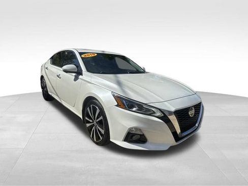Used 2019 Nissan Altima 2.5 Platinum AWD/4WD image 3