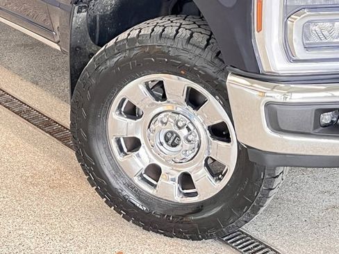 Used 2024 Ford F250 Lariat w/ Chrome Package image 32