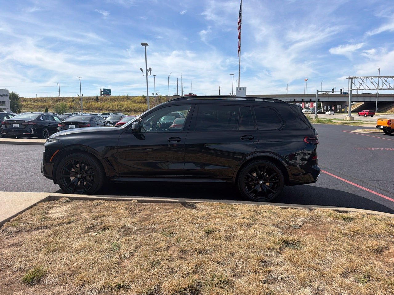 Used 2023 BMW X7 xDrive40i w/ M Sport Package AWD/4WD image 6