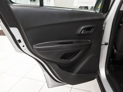 Used 2021 Chevrolet Trax LS image 24