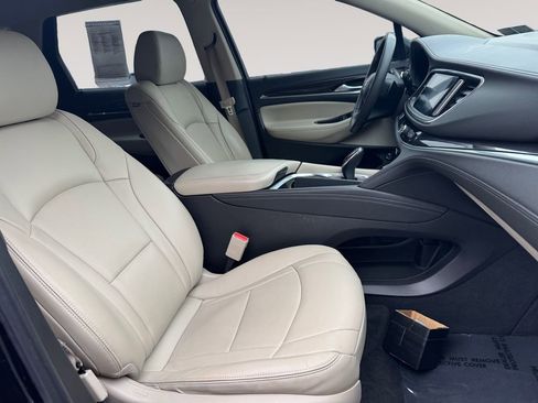 Used 2020 Buick Enclave Essence image 15