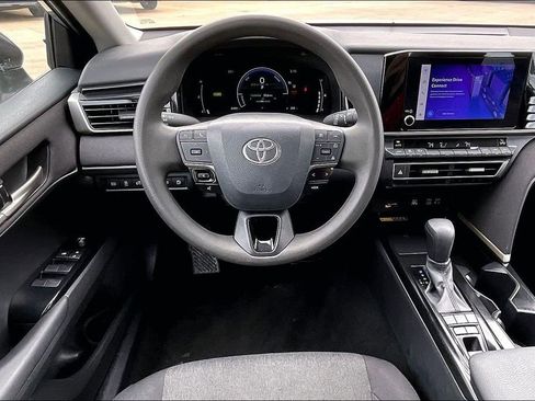 Used 2025 Toyota Camry LE image 5