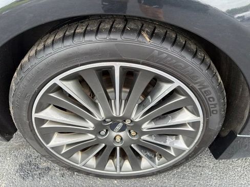 Used 2014 Lincoln MKZ AWD image 25