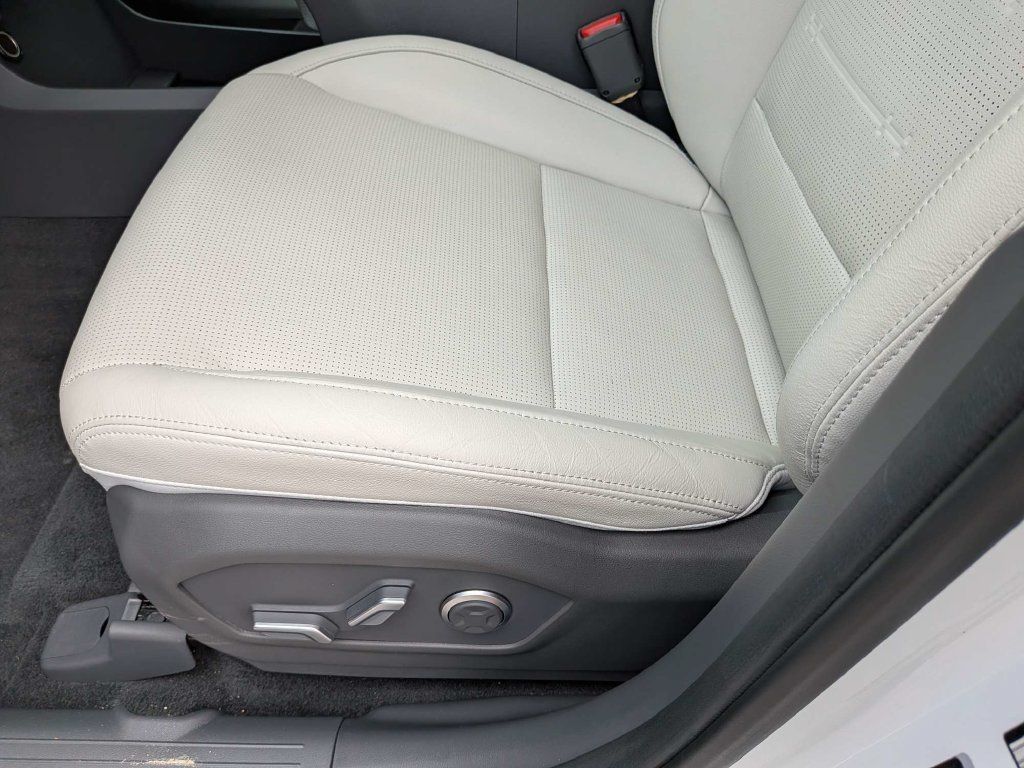 Used 2024 Hyundai Santa Fe Limited FWD image 28