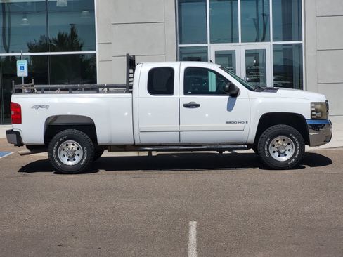 Used 2007 Chevrolet Silverado 2500 LT w/ 1LT Convenience Package AWD/4WD image 4