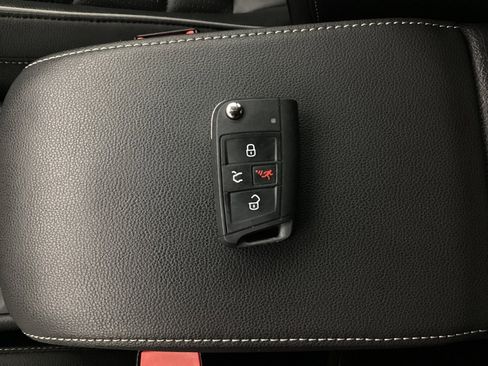 Used 2019 Volkswagen Golf R 4-Door AWD/4WD image 45