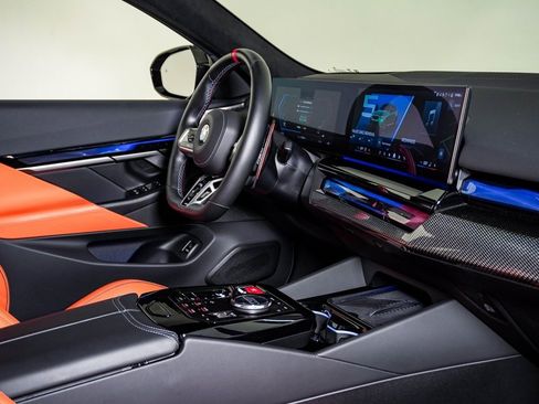 Used 2025 BMW M5 w/ Carbon Package image 15