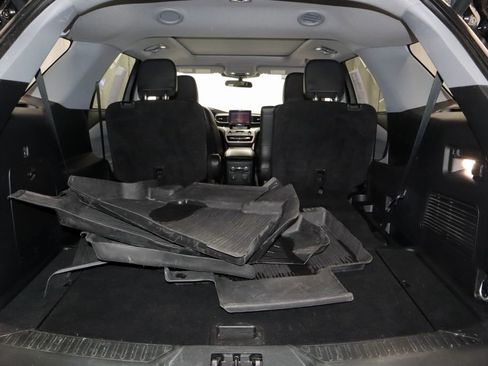 Used 2023 Ford Explorer XLT w/ Equipment Group 202A AWD/4WD image 15