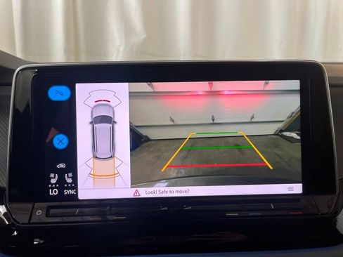 Certified 2024 Volkswagen Atlas Peak Edition SE image 18