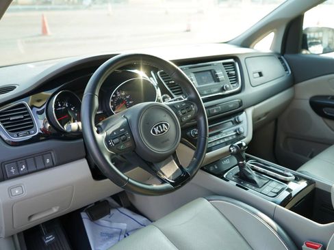 Used 2016 Kia Sedona EX FWD image 8