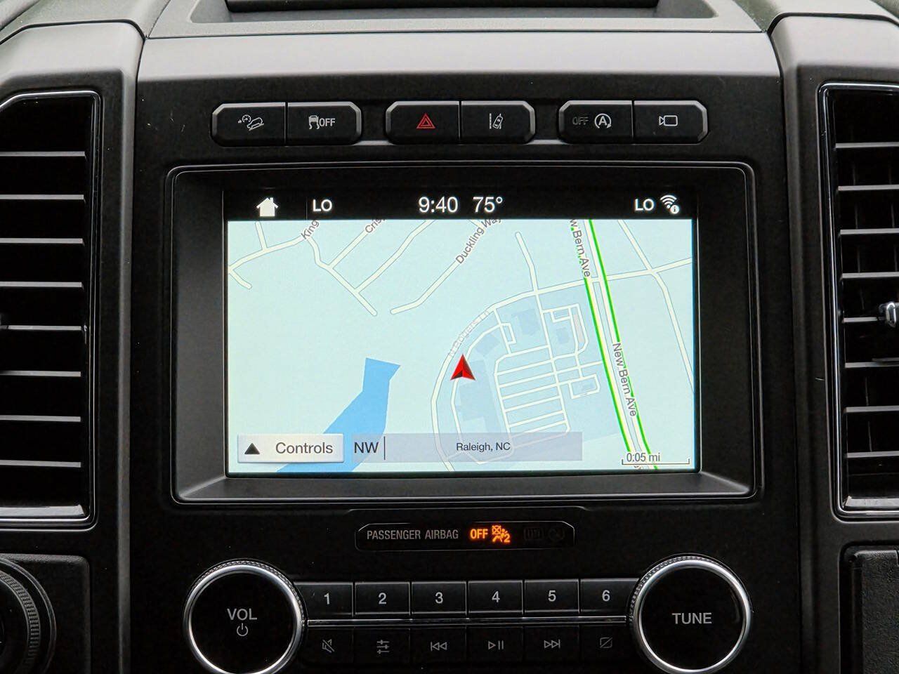 Used 2019 Ford Expedition Limited w/ Equipment Group 303A AWD/4WD image 24
