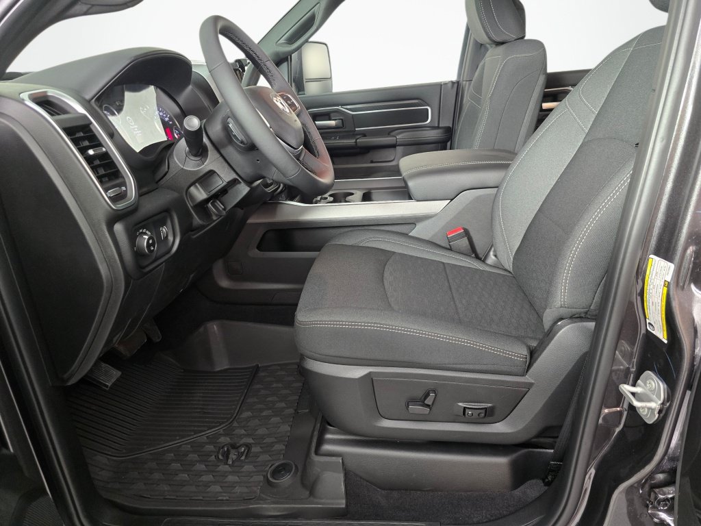 New 2026 RAM 3500 Big Horn AWD/4WD image 18