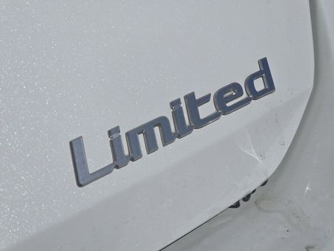 New 2025 Hyundai Elantra Limited image 11