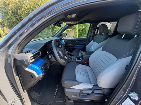 Used 2025 Toyota Tacoma TRD Off-Road image 25