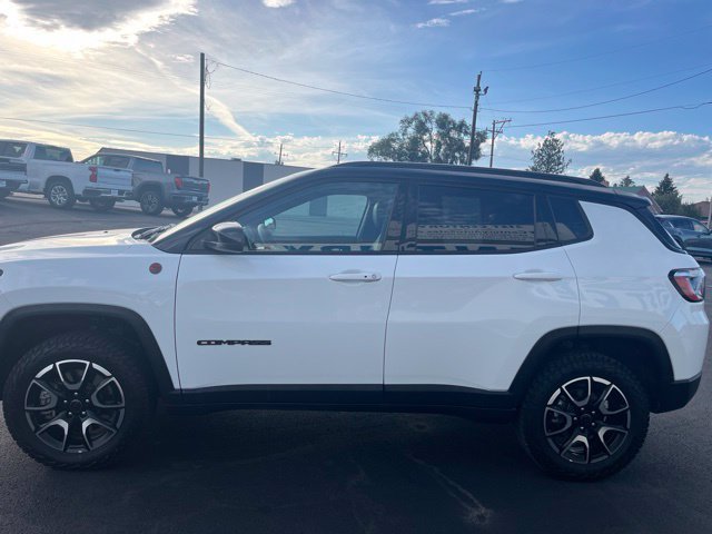 Used 2025 Jeep Compass Trailhawk AWD/4WD image 5