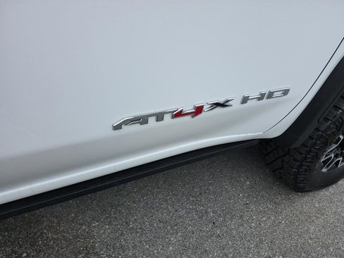 Used 2024 GMC Sierra 2500 AT4X image 7