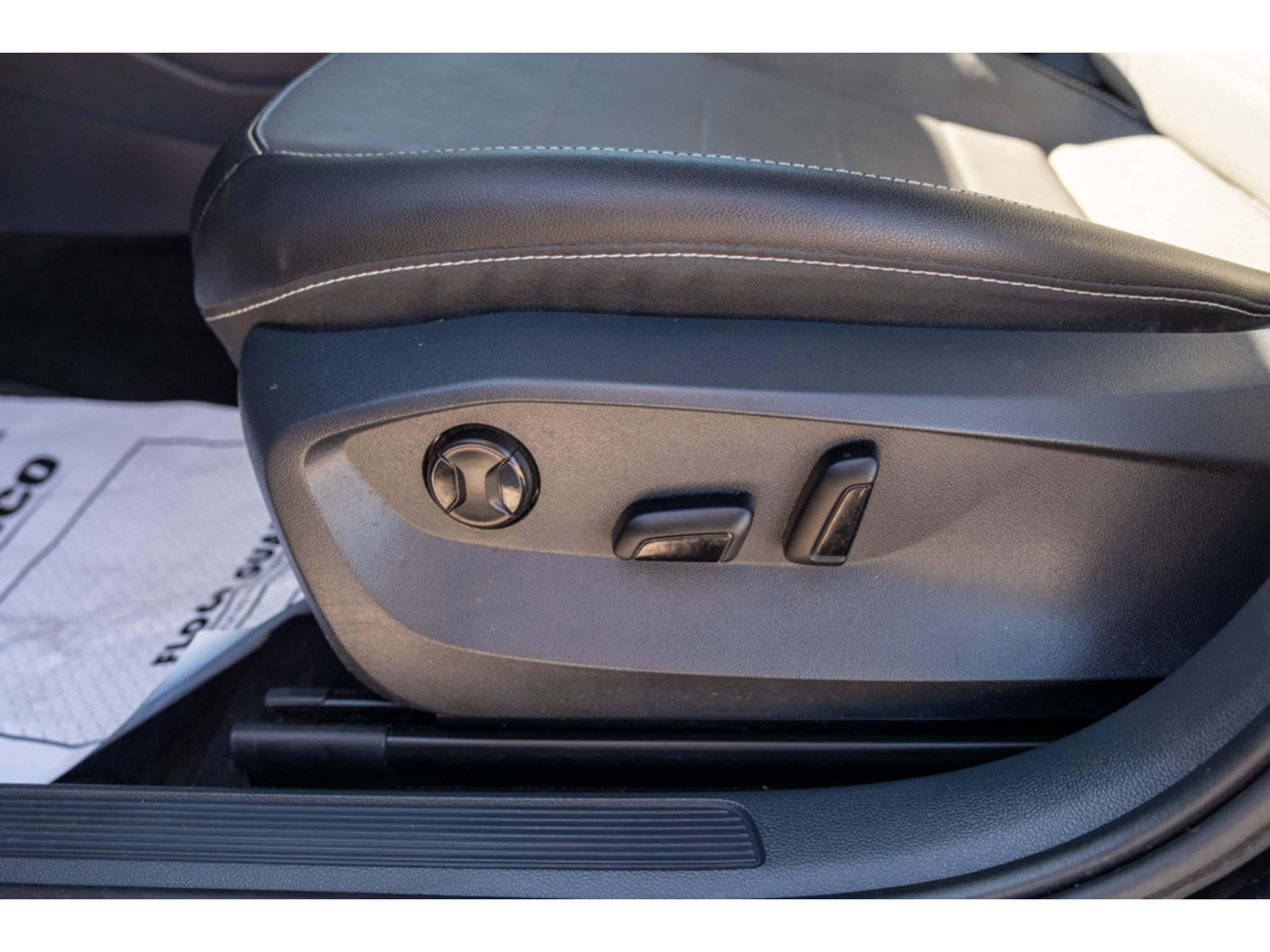 Used 2022 Volkswagen Taos SE FWD image 15