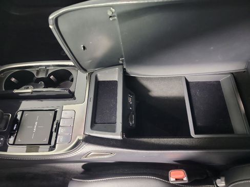 Used 2019 Lexus LS 500h AWD image 37