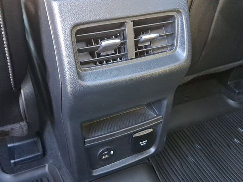 Used 2022 Ford Edge Titanium w/ Class II Trailer Tow Package image 11