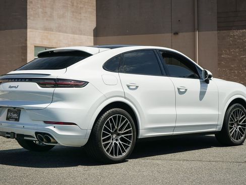 Used 2020 Porsche Cayenne S AWD/4WD image 4