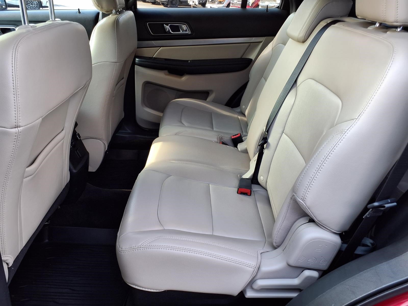 Used 2018 Ford Explorer XLT w/ Equipment Group 202A FWD image 10