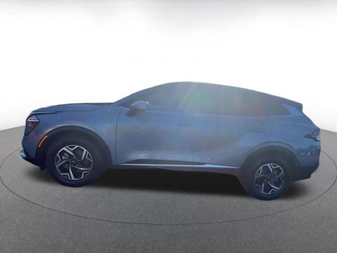 Used 2025 Kia Sportage LX image 9