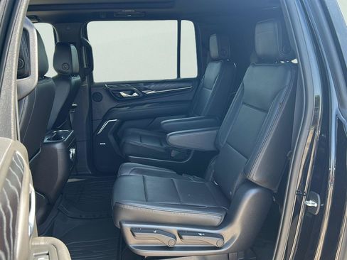 Used 2021 GMC Yukon XL Denali w/ Denali Premium Package RWD image 19