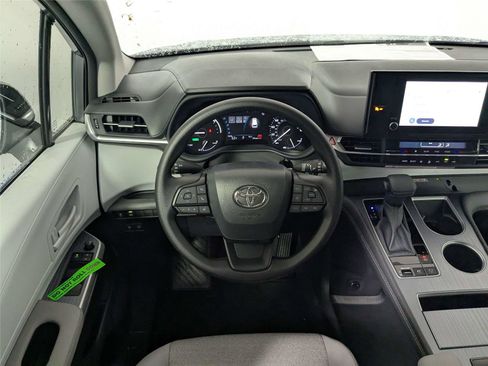 New 2026 Toyota Sienna LE image 27