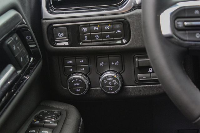 New 2026 GMC Yukon Denali w/ Denali Reserve Package AWD/4WD image 16