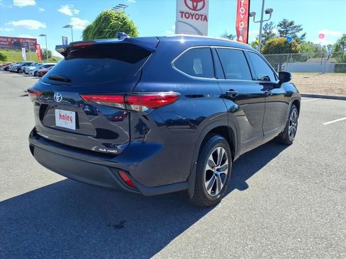 Used 2022 Toyota Highlander XLE image 4