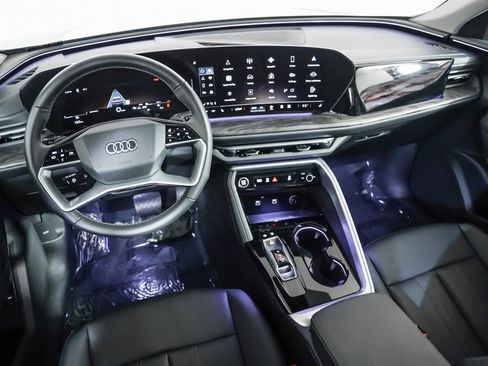 Certified 2025 Audi Q5 Premium w/ Convenience Package image 18