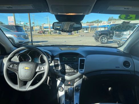 Used 2013 Chevrolet Cruze LS image 11
