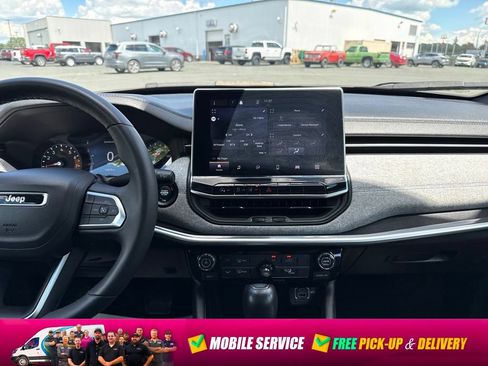 Used 2024 Jeep Compass Latitude AWD/4WD image 15