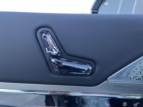 Used 2025 BMW i7 eDrive50 w/ M Sport Package image 15