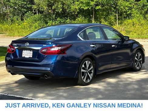 Used 2017 Nissan Altima 2.5 SR FWD image 3