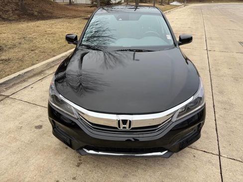 Used 2017 Honda Accord EX image 7