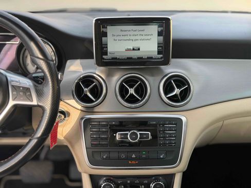 Used 2014 Mercedes-Benz CLA 250 image 20