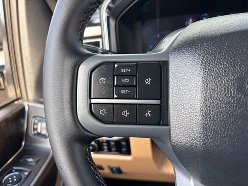 Used 2025 Ford F250 Lariat w/ Chrome Package image 25