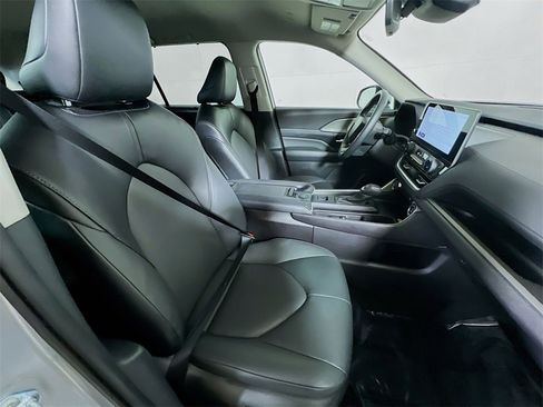 Certified 2025 Toyota Grand Highlander XLE image 26