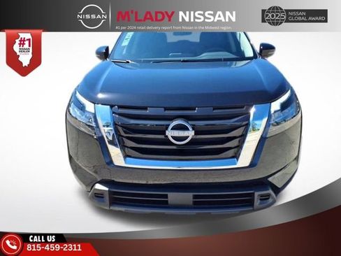 New 2025 Nissan Pathfinder SV image 2