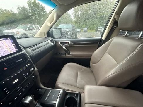 Used 2022 Lexus GX 460 Luxury w/ Accessory Package AWD/4WD image 16