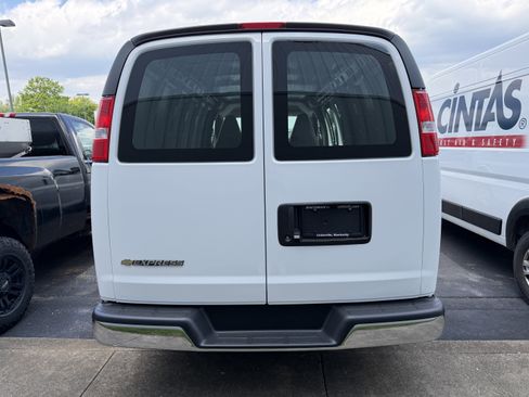 New 2026 Chevrolet Express 3500 Extended RWD image 6