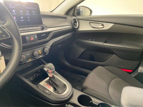 Used 2023 Kia Forte LXS image 31