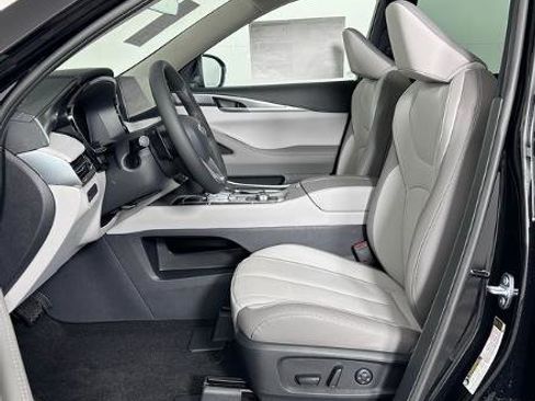 Certified 2026 INFINITI QX60 Pure image 14