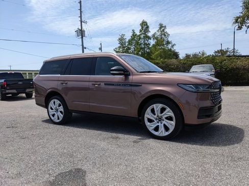 Used 2025 Lincoln Navigator Black Label AWD/4WD image 2