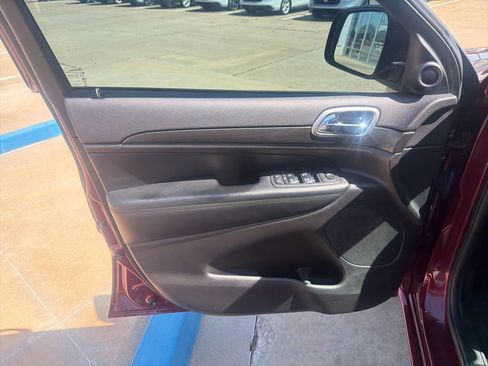 Used 2018 Jeep Grand Cherokee Altitude image 6