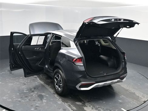 Used 2025 Kia Sportage LX image 17