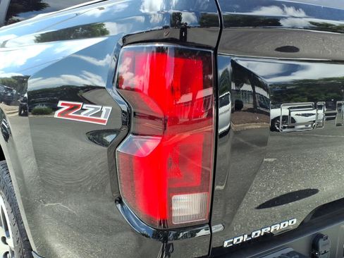 Used 2023 Chevrolet Colorado Z71 w/ Z71 Convenience Package 2 AWD/4WD image 19